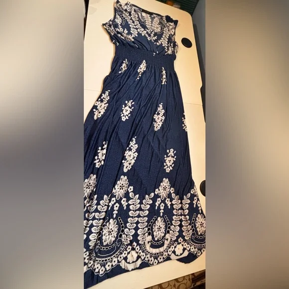 Ana & Rose Sleeveless Elegant Navy Blue Floral Maxi Dress size M - Picture 3 of 3